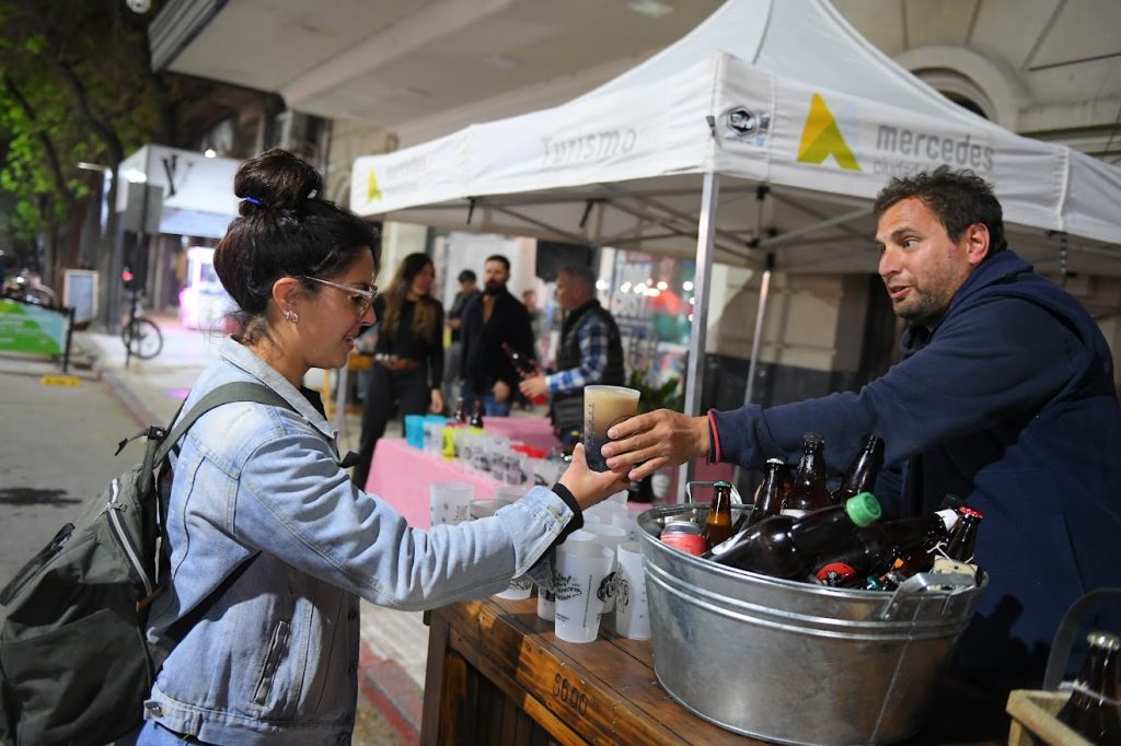 Festival de Cerveceros Mercedinos. Con juegos y regalos se concretó la invitación a la 6° edición. Será el 5 y 6 de octubre en el Parque Municipal Independencia con estradas súper populares.
