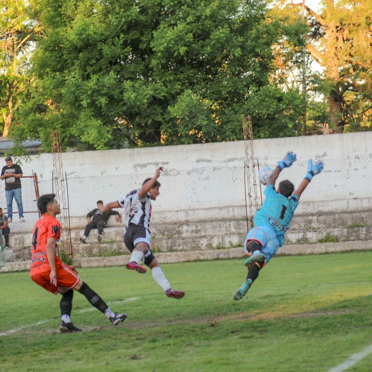 Club Mercedes vs Lugano