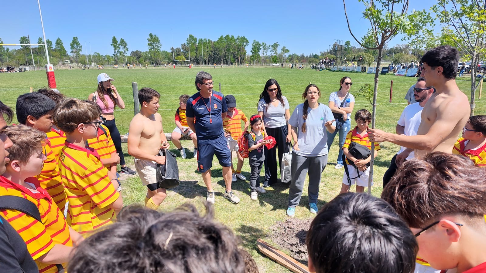 Avanza el plan de forestación de clubes de Espacios Verdes