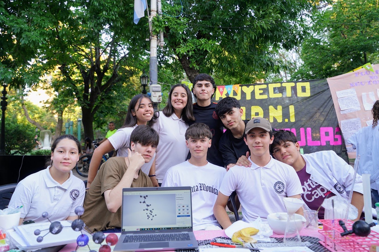 Asistida muestra “educación y trabajo” frente al Palacio Municipal