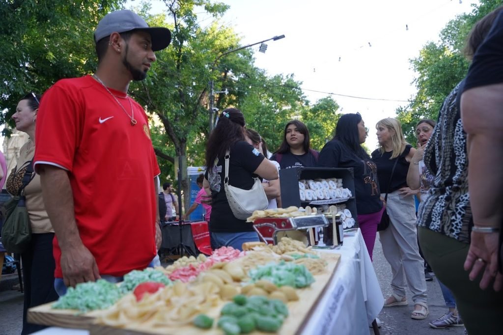 Asistida muestra “educación y trabajo” frente al Palacio Municipal