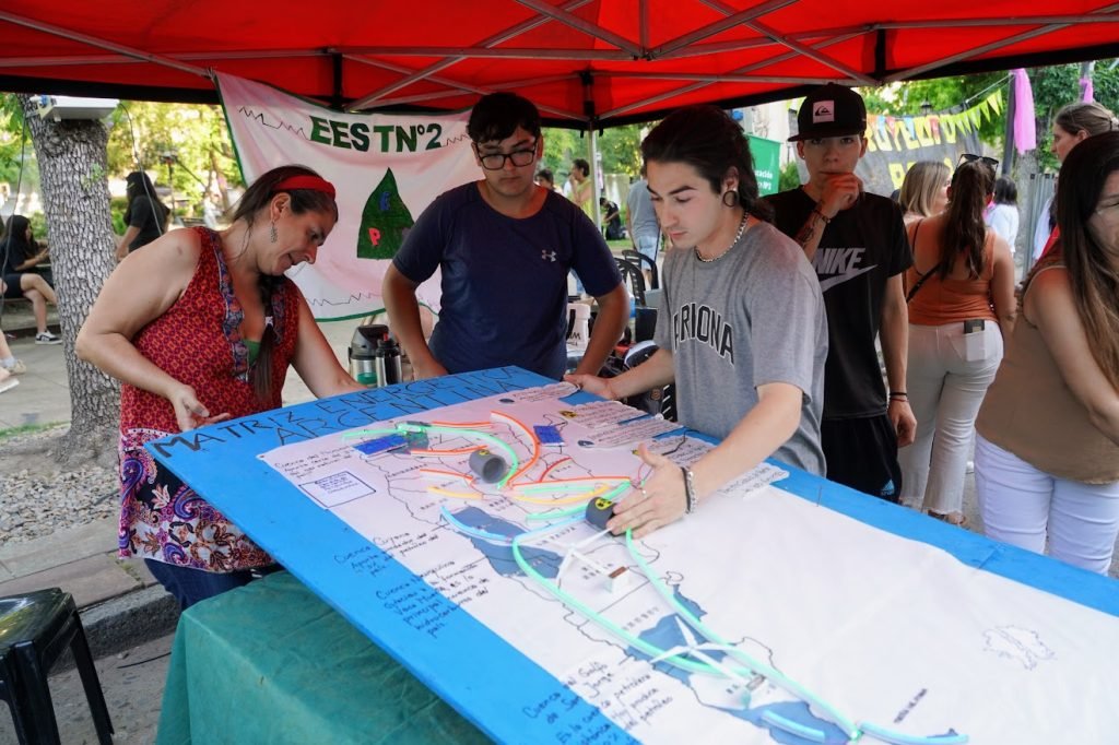 Asistida muestra “educación y trabajo” frente al Palacio Municipal