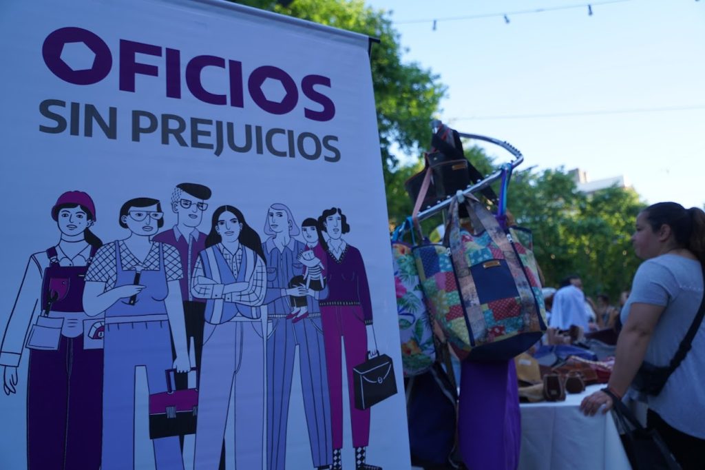 Asistida muestra “educación y trabajo” frente al Palacio Municipal