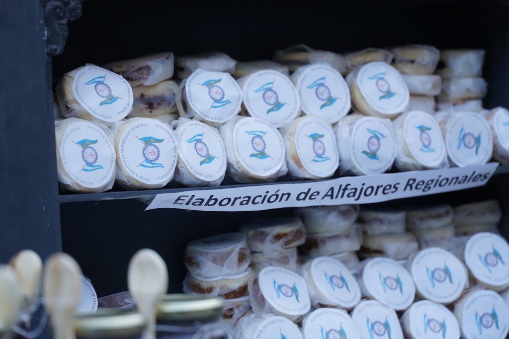 Asistida muestra “educación y trabajo” frente al Palacio Municipal