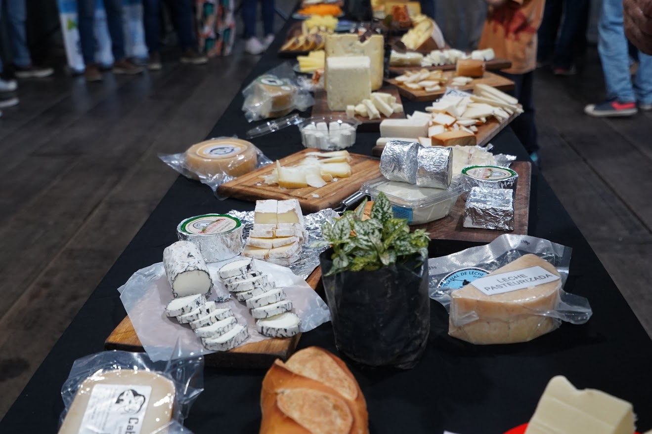 Con expos y degustaciones inició el encuentro de queseros artesanales