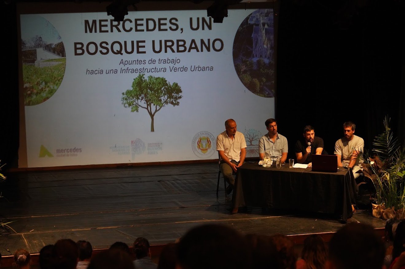 Amplia participación en jornada académica y formativa sobre “bosques urbanos”