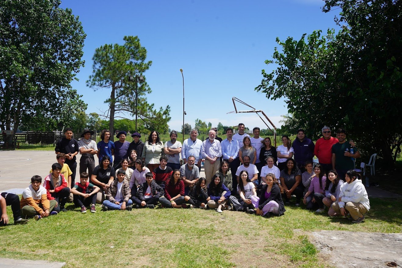 Instalan sistema fotovoltaico en el CEPT, en trabajo solidario de la empresa Siemens