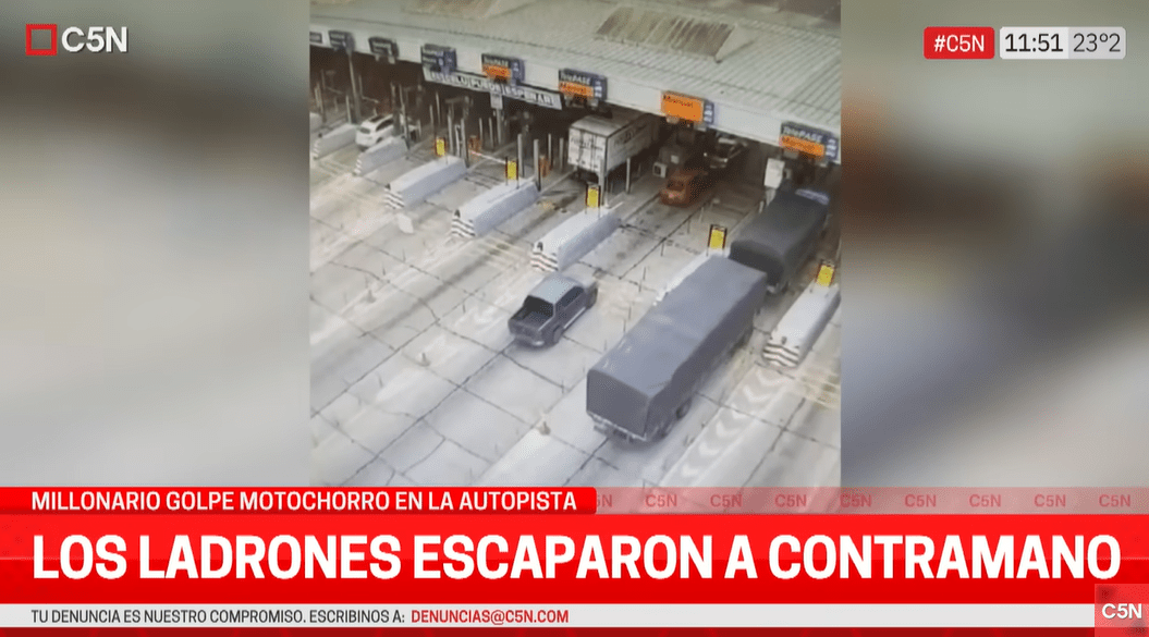 Robo en peaje a mercedino