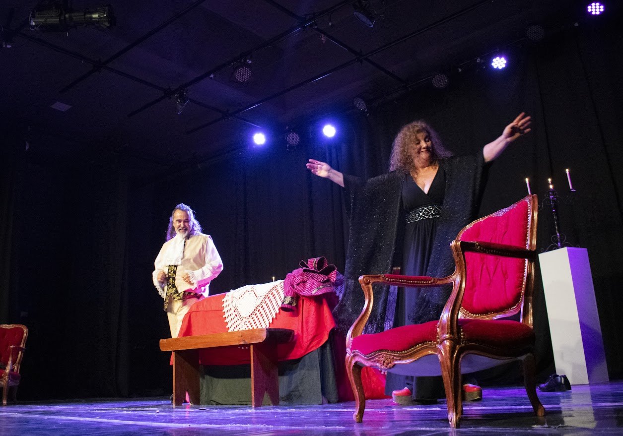 Sala llena en gran noche de teatro para las escuelas