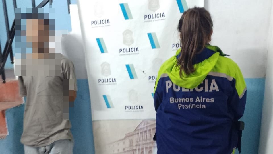 Robó tarjeta de débito, compró y fue detenido