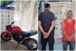 Detienen a hombre en moto con pedido de captura