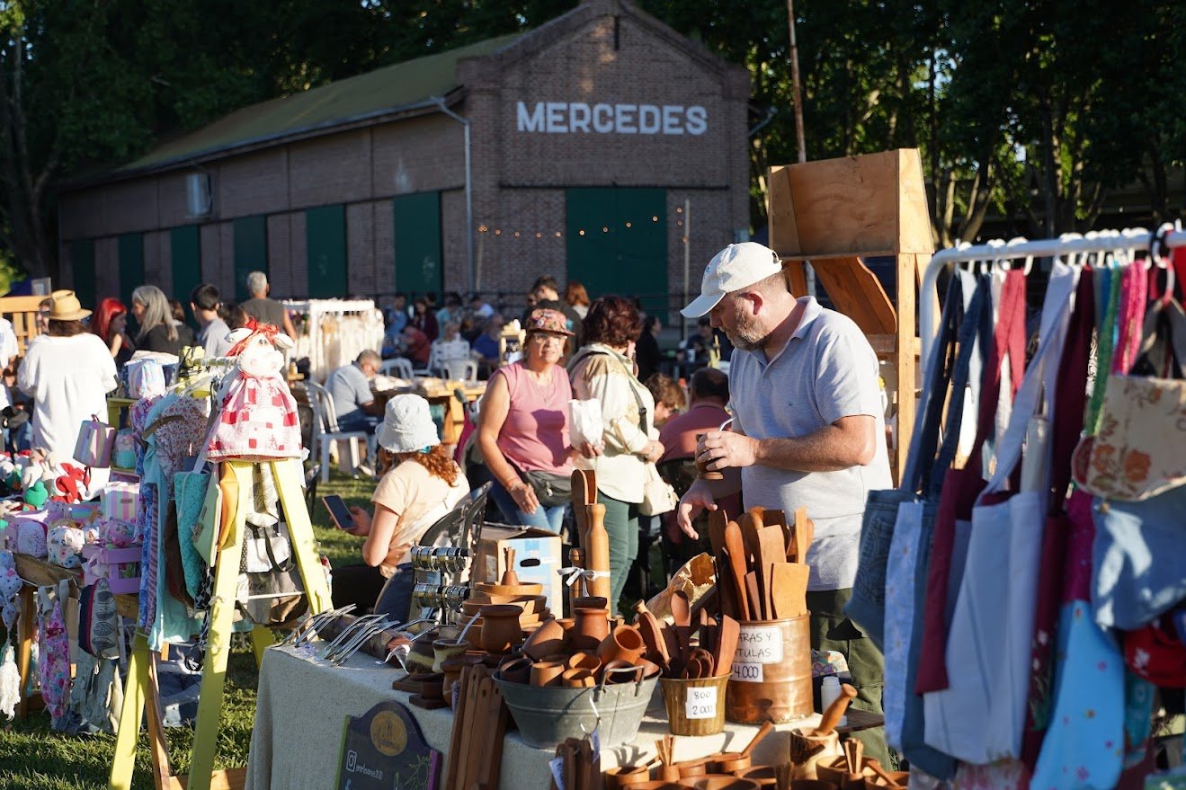 La Fiesta del Durazno sigue convocando a las familias mercedinas