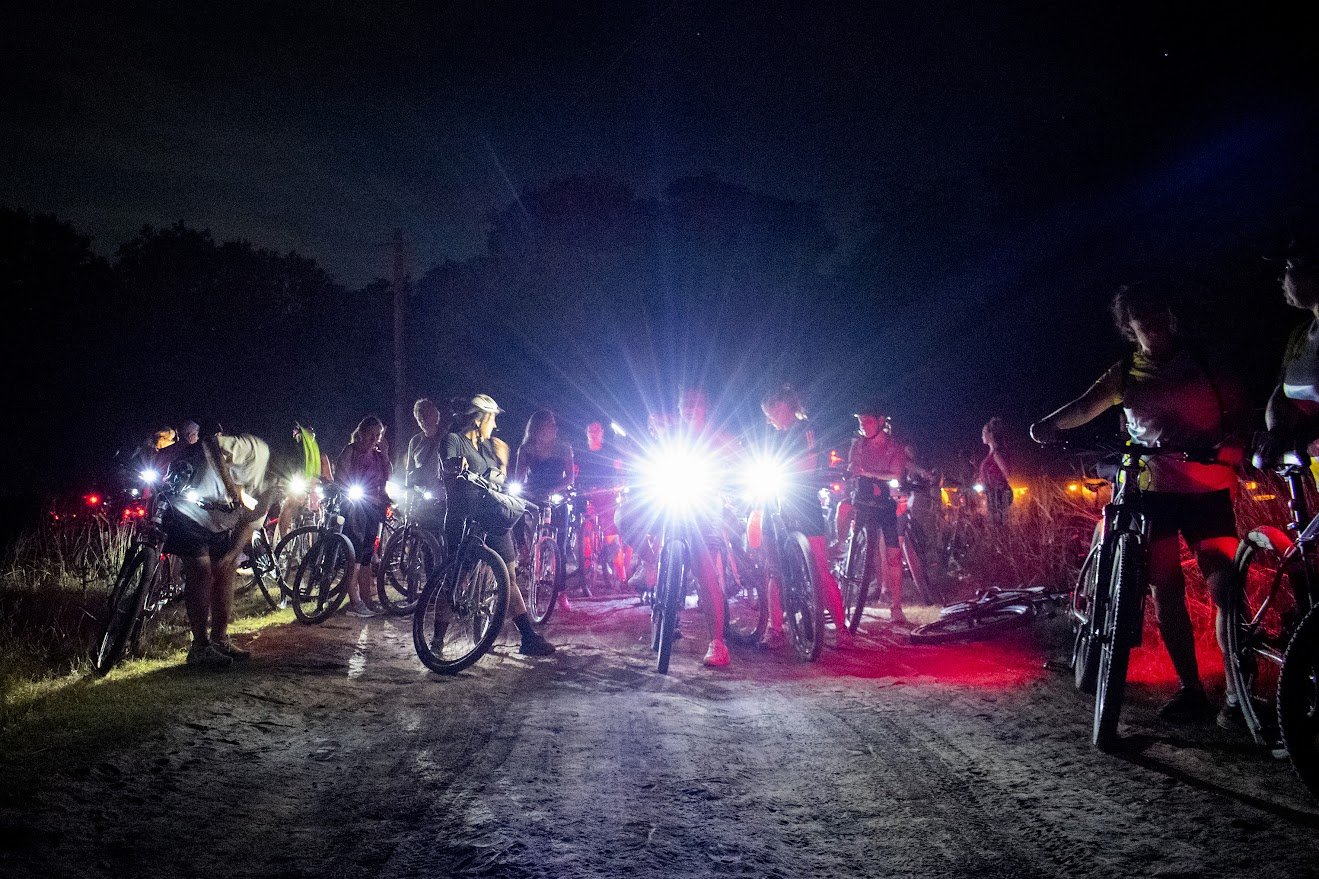Exitosa bicicleteada nocturna desde la Dirección de Deportes