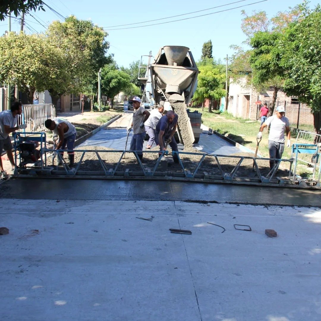 Avanza el pavimento en Villa Asunción