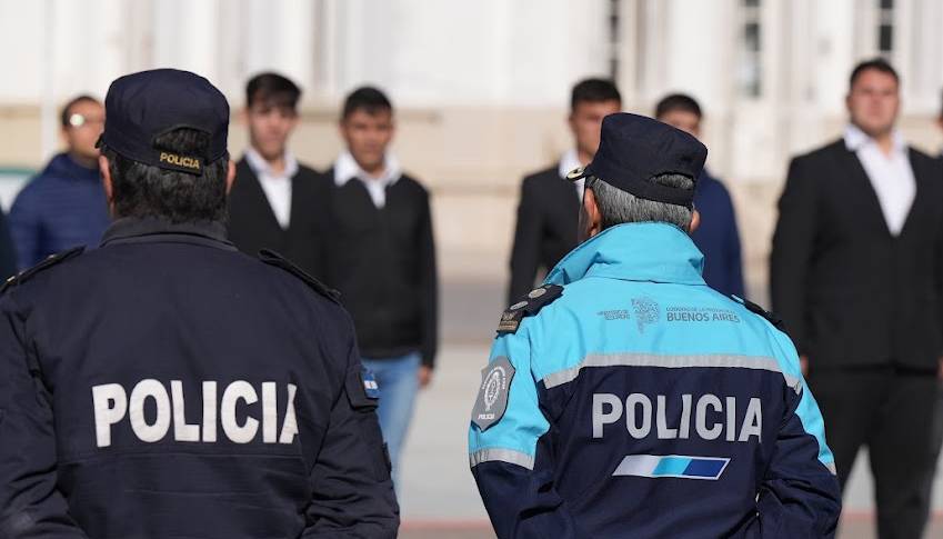 Gobernador Kicillof anuncia aumento salarial para la Policía