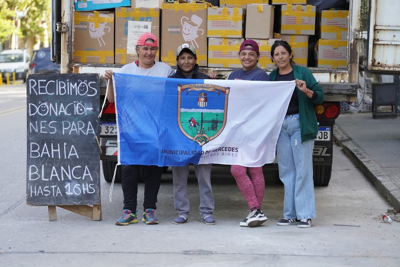 Saló el primer camión repleto de solidaridad mercedina a Bahía Blanca
