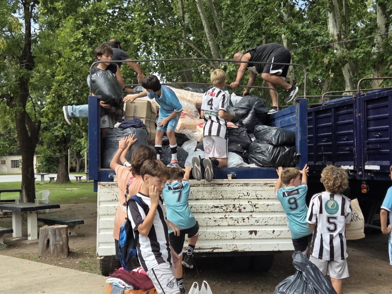 Club Mercedes también envía donaciones a Bahía Blanca