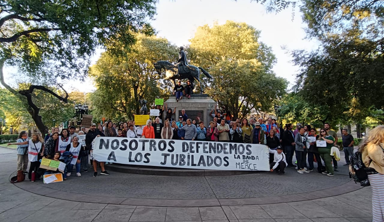 En Mercedes también pidieron por los jubilados