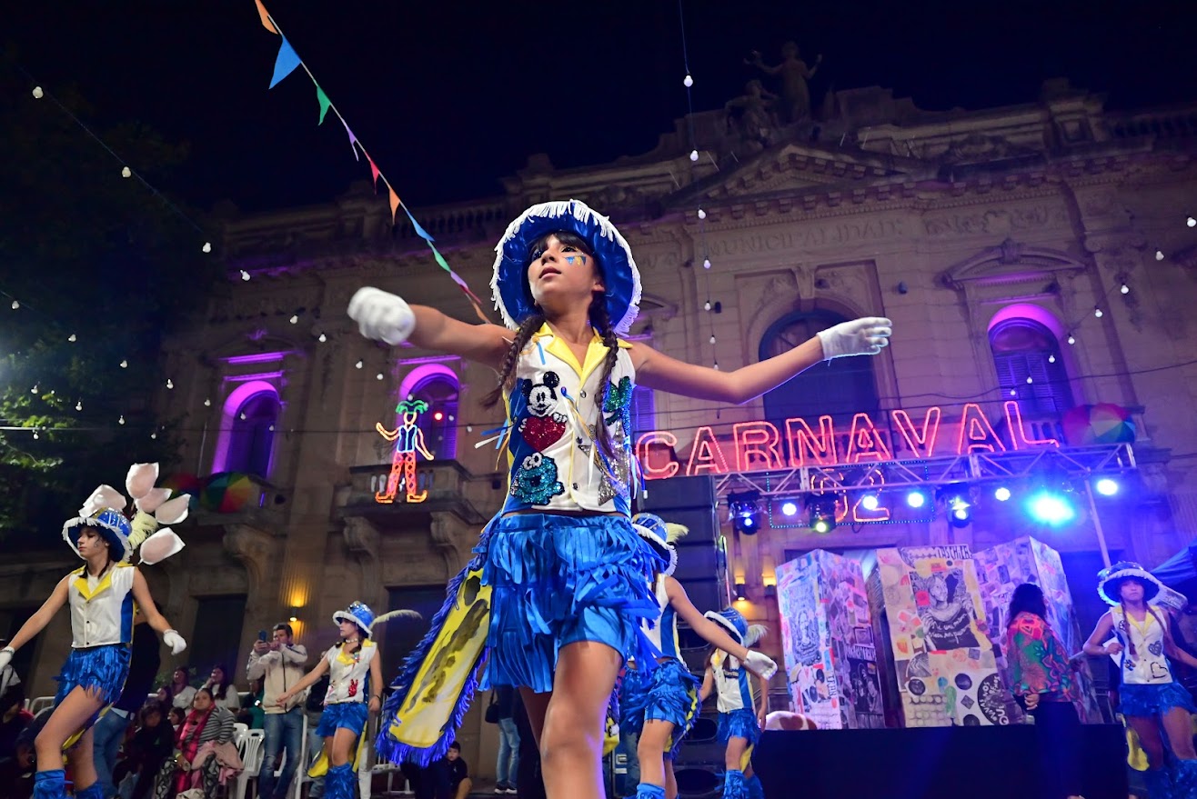 El carnaval se despidió ante una multitud en avenida 29