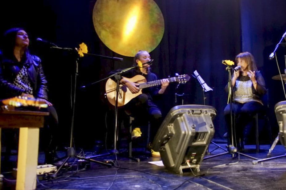 Mariel Solari presentó en vivo su disco “Buscando el día”