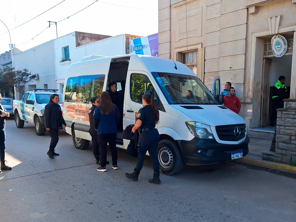 Giles: detienen a 3 menores por intento de homicidio