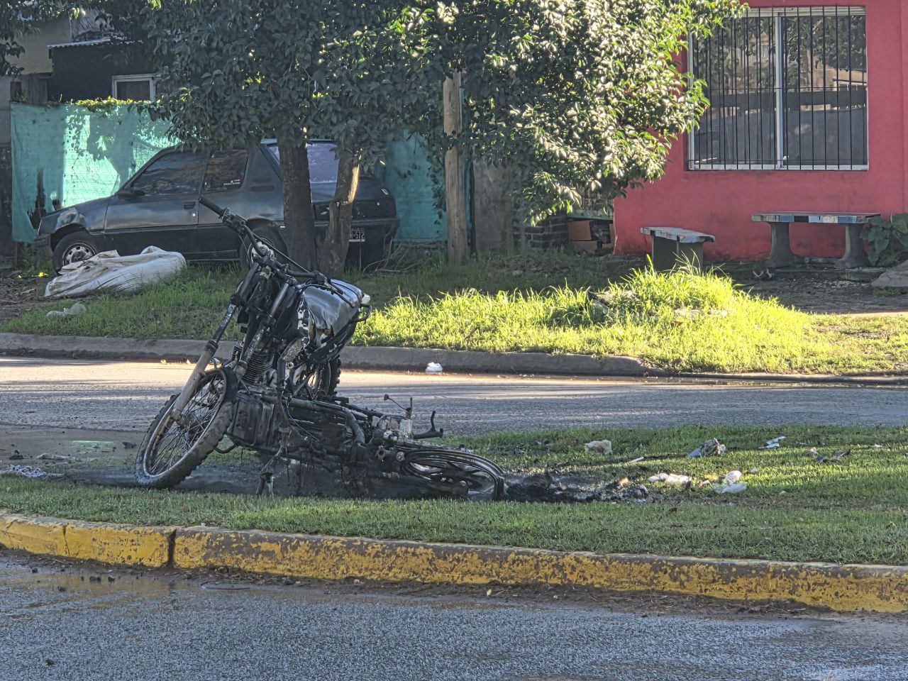 Incendió una moto porque quería ser detenido