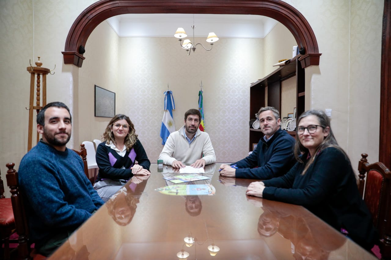 Ustarroz y Achaval, intendente de Pilar, firman acuerdo de colaboración