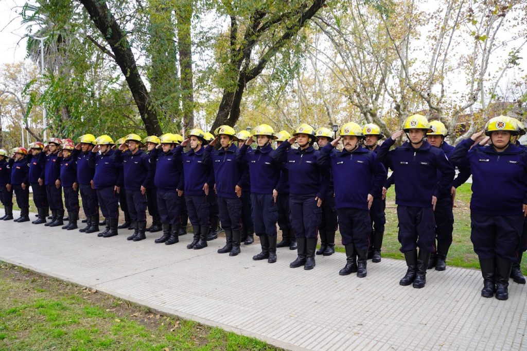 Bomberos conmemoraron su día y presentó nueva unidad