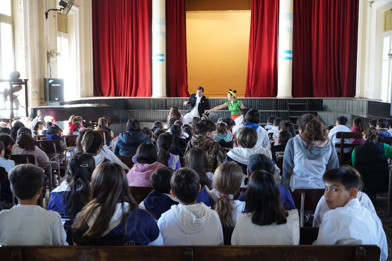 La historia también se aprende desde el teatro
