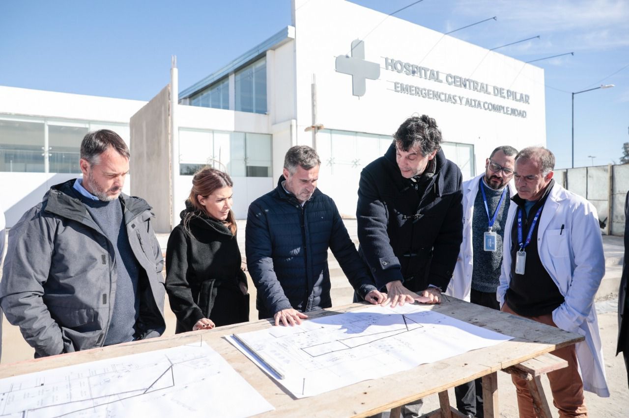 Achával recorrió la obra de ampliación del Hospital Central de Pilar que sigue creciendo