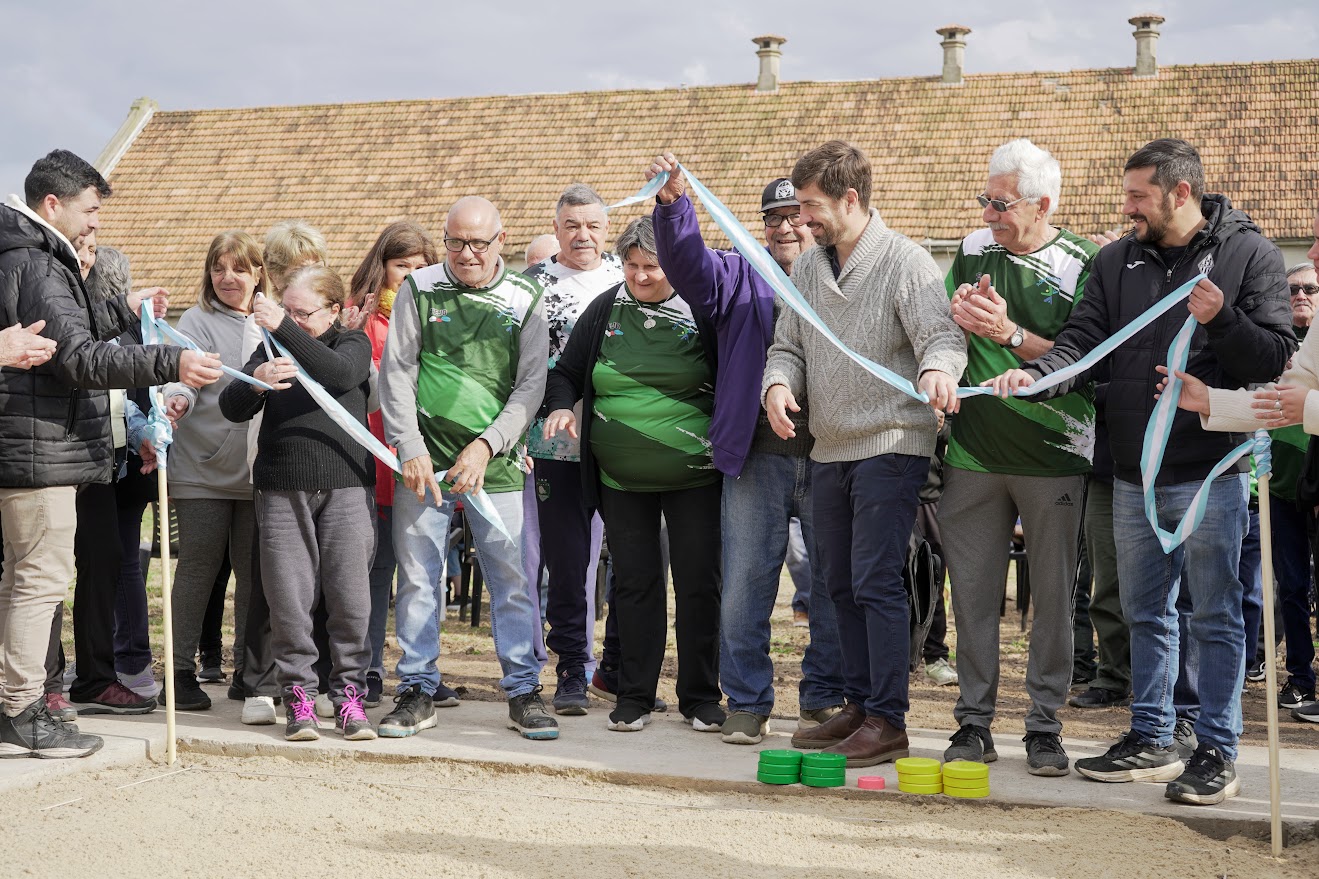 Deporte, salud y esparcimiento: inauguran dos canchas de tejo en el Unzué