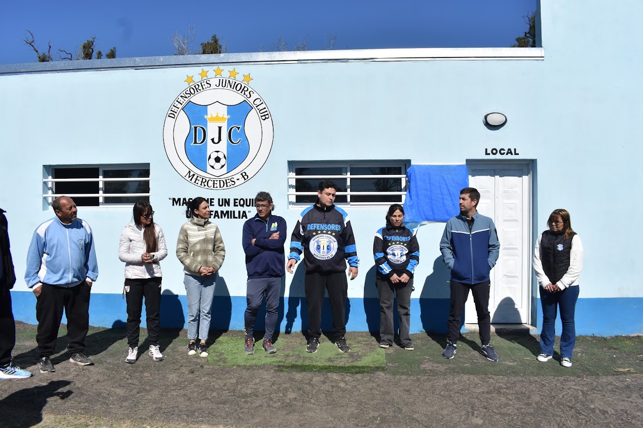Más obras en deportes: Defensores inauguró un amplio edificio de vestuarios