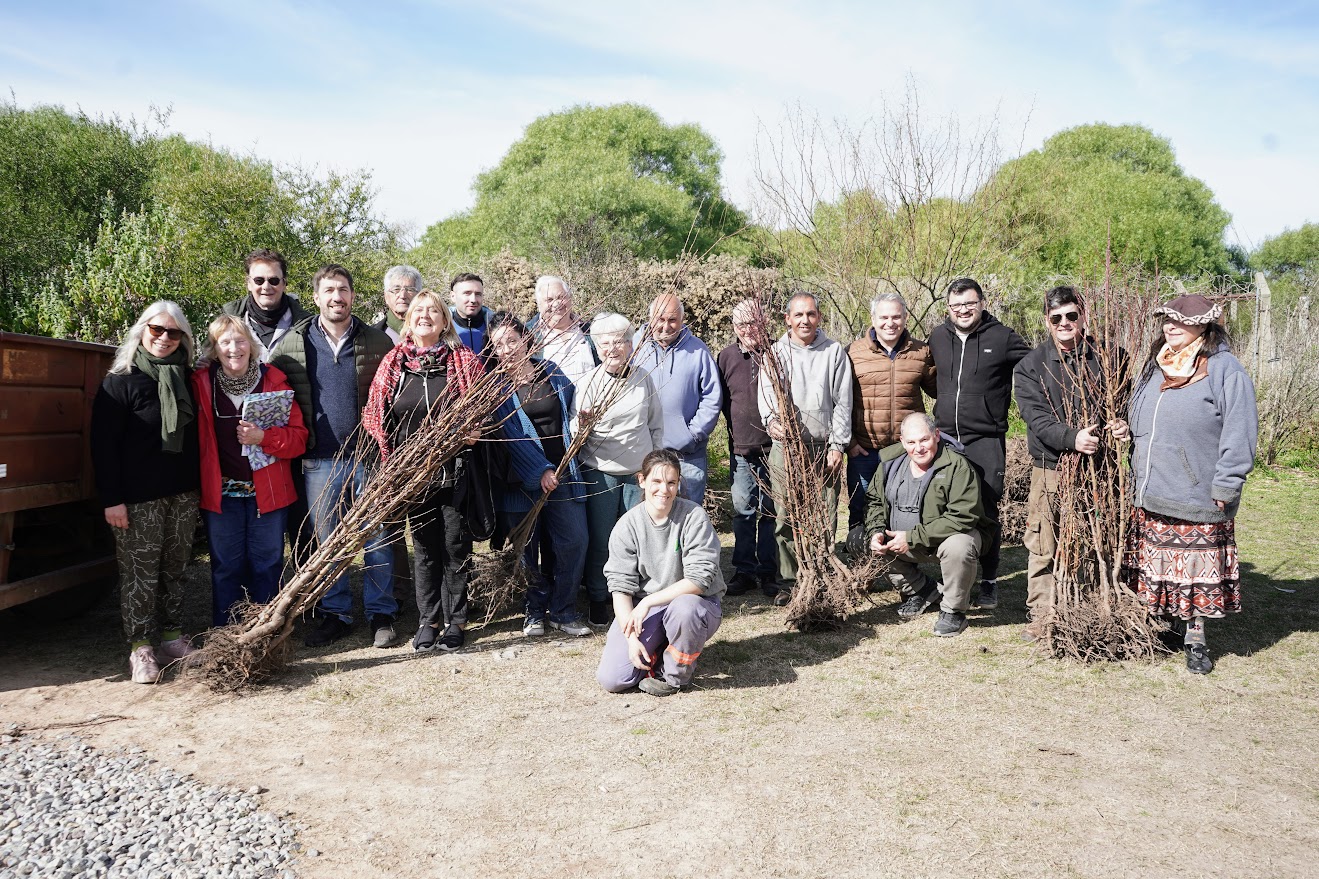 Nueva entrega de plantas duraznales apoyando la producción merecedino