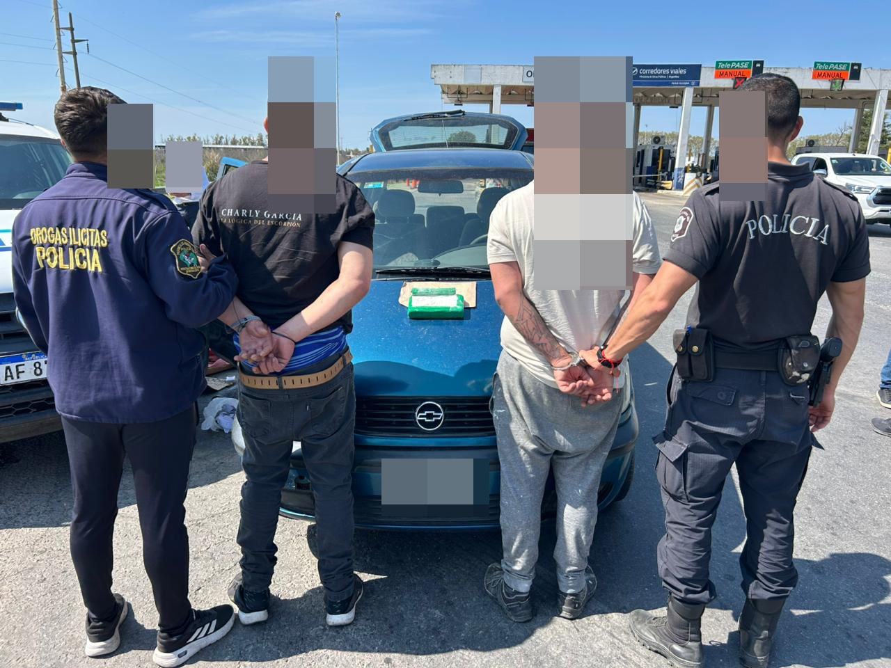 Detenidos por Policía en control en peaje con un “ladrillo” de Cocaína