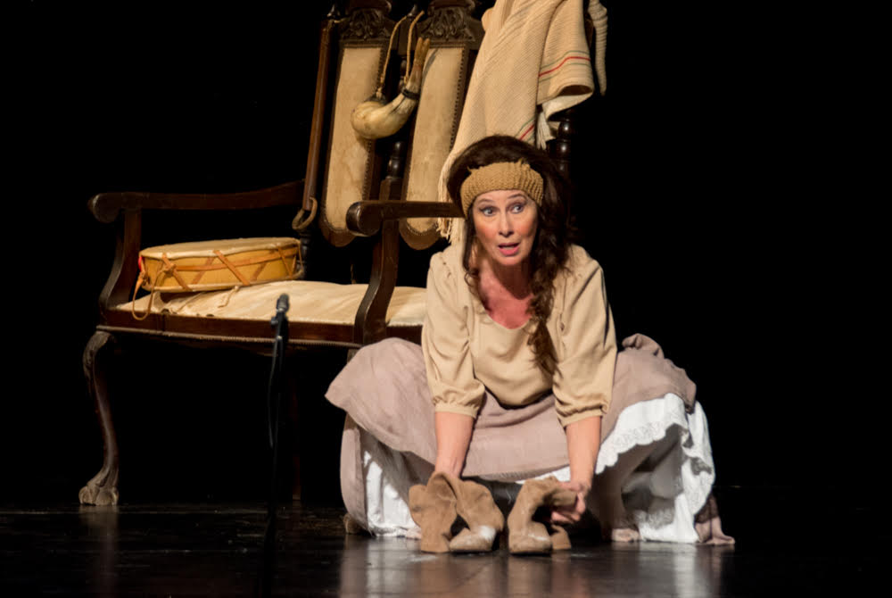 Luisa Kuliok presenta la obra "Juana Vive" en el Teatro Argentino de Mercedes