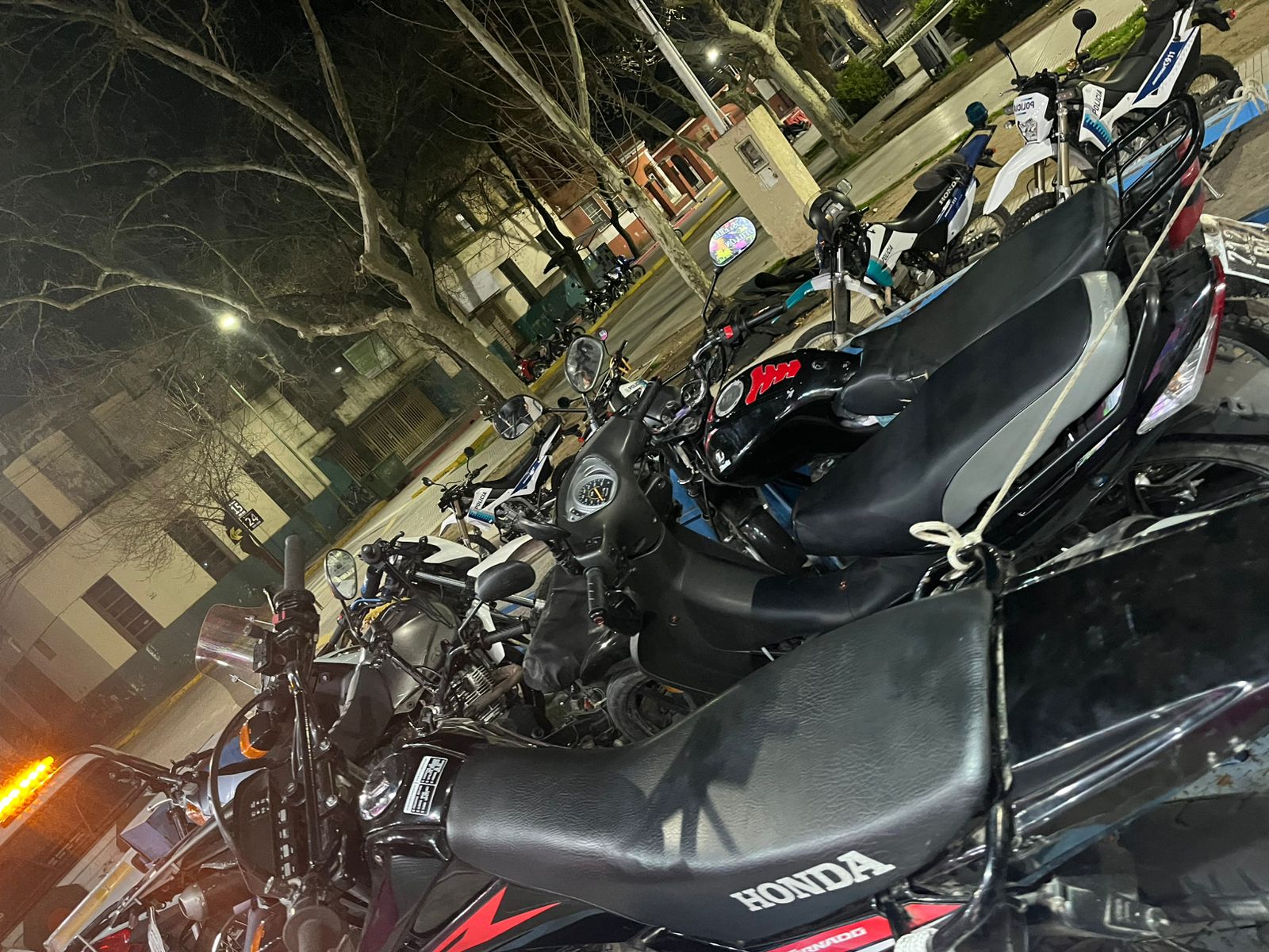 Fuerte operativo de control y secuestro de motos en Plaza San Luís y Trocha