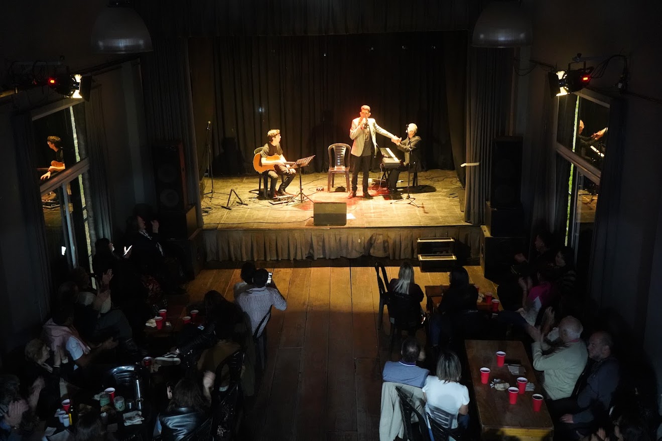 Tango en el Andén con gran acompañamiento y música en vivo