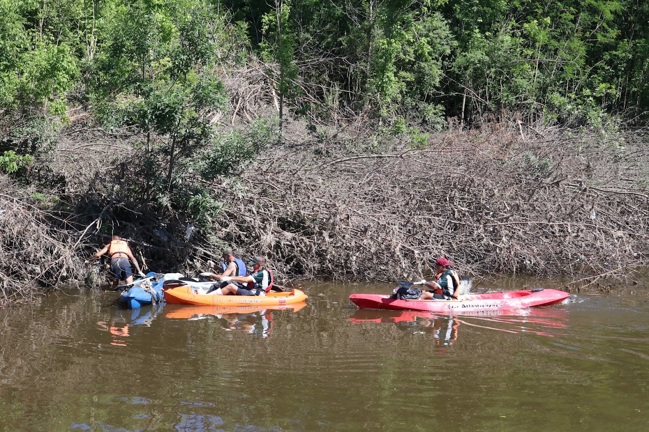 Nutrida asistencia a nueva jornada de cuidado ambiental y limpieza del Rio