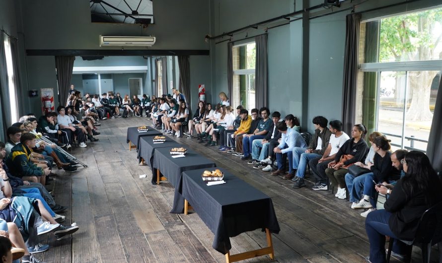 Encuentro con estudiantes que realizan prácticas laborales
