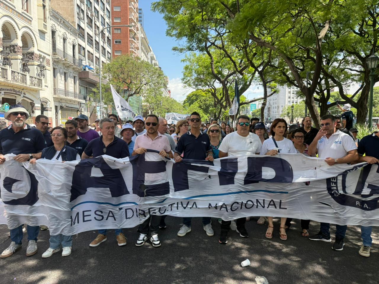 CGT Mercedes participó de la masiva movilización contra la reforma laboral de Milei