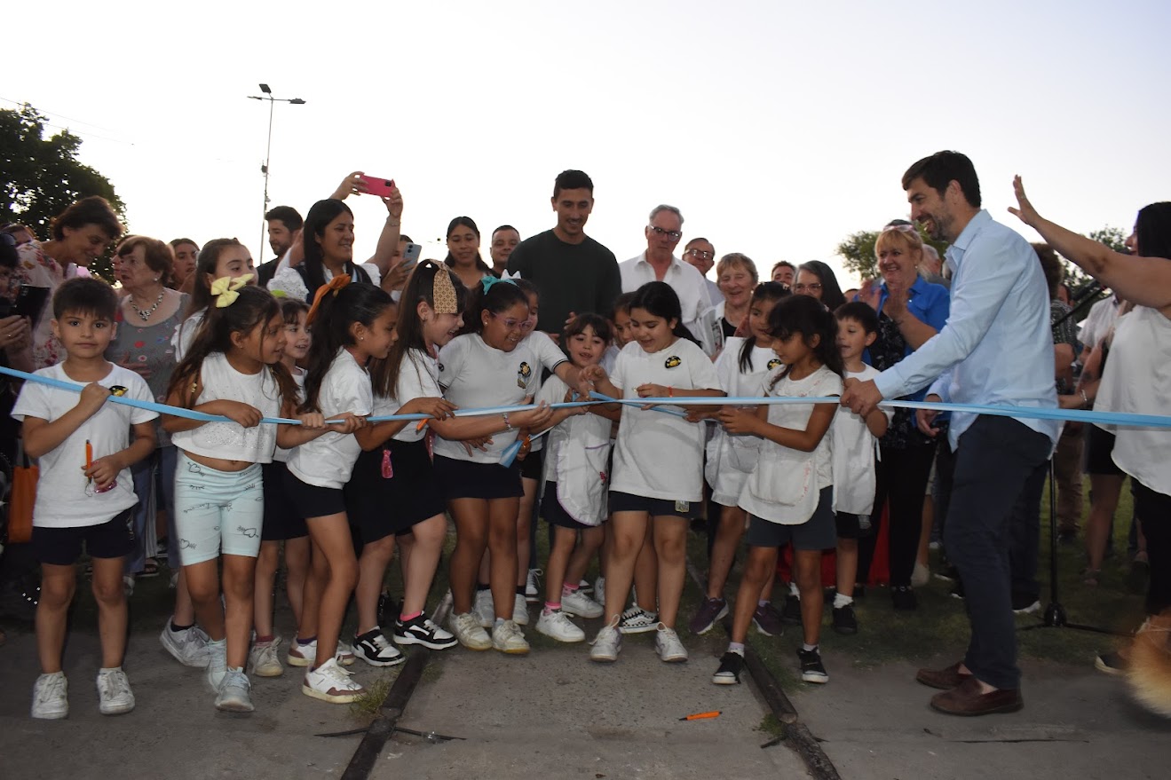 Inició y continúa este sábado la Fiesta Nacional del Durazno