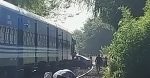 Tren embiste auto