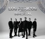 La emblemática banda de reggae argentina lanzó una serie de videos acústicos para reinterpretar las canciones de su álbum Inmortal. El proyecto debuta con una versión de "Corazón Cristal" y precede a su próxima gira internacional. BUENOS AIRES. – Los Pericos continúan expandiendo el universo de su más reciente trabajo discográfico con el estreno de "Sesiones Inmortales". Se trata de una serie audiovisual grabada en el histórico estudio Robledo Sound Machine, donde la banda se propone desnudar las 10 canciones de su álbum Inmortal a través de versiones acústicas cargadas de nostalgia y cercanía. El primer episodio de esta entrega ya se encuentra disponible y tiene como protagonista a la canción "Corazón Cristal". Según explicó la banda, el objetivo de estas sesiones es ofrecer una lectura fresca de sus nuevos clásicos, en un ambiente íntimo rodeado de objetos y recuerdos que repasan la trayectoria del grupo. Los episodios se estrenarán de forma consecutiva cada jueves a las 19:00 hs a través de YouTube y Spotify Videos. Gira en camino Este lanzamiento sirve como antesala para la gira de presentación de Inmortal, que llevará a Los Pericos por escenarios de México, Colombia y Argentina. Entre las fechas más destacadas se encuentra su esperado regreso al Teatro Gran Rex el próximo 22 de octubre, además de presentaciones en Córdoba (16 de octubre) y Rosario (17 de octubre). Con "Sesiones Inmortales", la banda liderada por Juanchi Baleirón reafirma su vigencia, logrando conectar su legado histórico con la madurez de su presente musical.