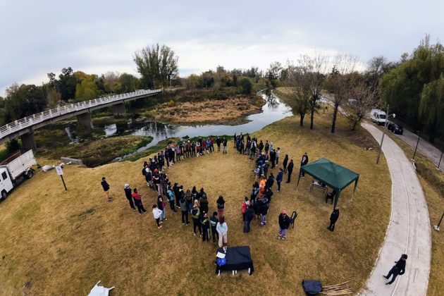 Más de 150 voluntarios en una masiva jornada de limpieza en el Río Luján