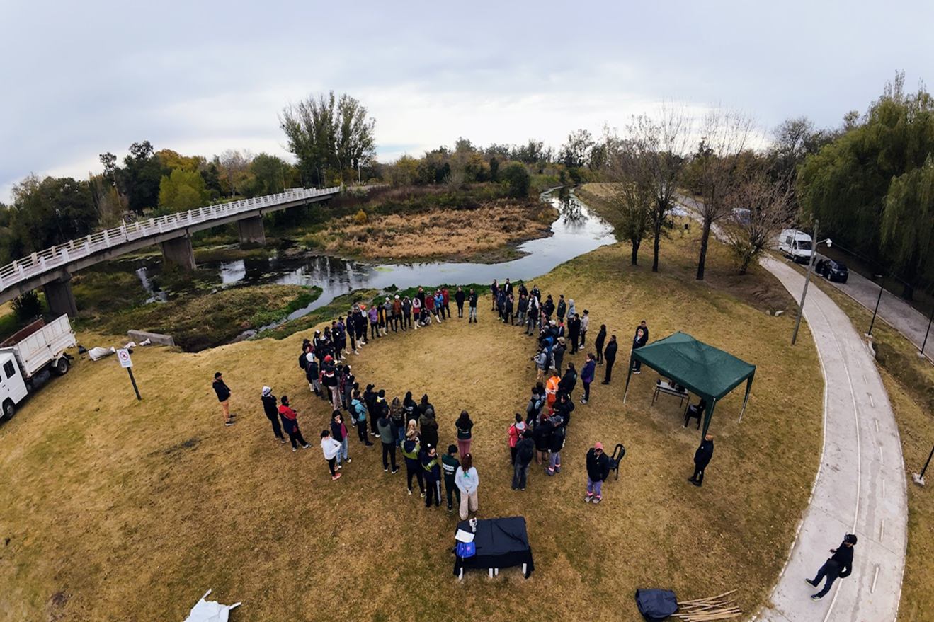 Más de 150 voluntarios en una masiva jornada de limpieza en el Río Luján