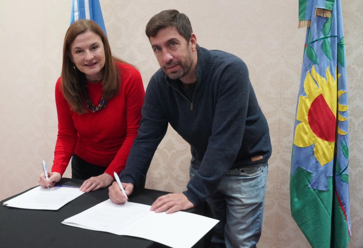 Ustarroz y ministra Díaz firmaron convenios por obras y políticas de genero