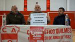 Club Quilmes recaudó más de 17 millones de pesos en el festival "Todos por Martiniano" La comisión directiva de la institución presentó el balance oficial del evento solidario realizado en la Liga Mercedina. El 100% de los fondos ya fue entregado a la familia de Martiniano Palazzo. Agradecieron el apoyo de los vecinos, empresas, instituciones y la Municipalidad de Mercedes. Recaudado En un importante acto de transparencia, las autoridades del Club Atlético Quilmes detallaron los resultados del gran festival benéfico "Todos por Martiniano", llevado a cabo el pasado domingo en el predio de la Liga Mercedina de Fútbol. La recaudación total en efectivo y transferencias alcanzó la cifra de $17.066.436, suma que fue destinada íntegramente a acompañar la recuperación del pequeño Martiniano. Jornada La jornada, que combinó encuentros deportivos y espectáculos artísticos, contó con la estelar participación de Abel Pintos —quien entonó el Himno Nacional— y la presencia de figuras como Eduardo Feinmann, Sabrina Rojas y destacados exjugadores profesionales como José Chatruc, Lucas Castromán y "Pipa" Gancedo, entre otros. Agradecimiento Durante la conferencia de prensa, Walter Repetto, presidente de Quilmes, expresó su felicidad: "Queríamos informar el balance de este evento solidario. Estamos muy contentos y agradecidos con toda la comunidad mercedina, con los exjugadores que se pusieron el evento al hombro, con Abel Pintos por ser la frutilla del postre, con las empresas y con la logística del municipio liderada por el intendente". Por su parte, el vicepresidente de la institución, Fernando Moner, brindó precisiones sobre el dinero y las donaciones: "El monto exacto que ingresó por transferencia y efectivo es de 17.066.436 pesos. Además, recibimos muchísimas donaciones materiales como electrodomésticos y neumáticos de personas que prefieren el anonimato. A pesar de lo difícil que está la situación económica, el mercedino demostró una vez más que cuando la causa es justa, siempre está presente". Continuidad Desde el club confirmaron que la ayuda no se detiene. Próximamente se sortearán camisetas oficiales donadas por los futbolistas Federico Lértora y Santiago Sosa para seguir recaudando fondos. Además, Moner anunció que el municipio y los demás clubes locales les cedieron un espacio clave para la próxima Fiesta Nacional del Salame Quintero (9, 10 y 11 de septiembre): "El Club Quilmes tendrá a su cargo el estacionamiento y la cantina de bebidas y comidas. Todo lo recaudado será el 100% para Martiniano. Tendremos entre 60 y 70 personas del club trabajando y ya hay muchos comercios que donarán carne, pan y chorizos. El apoyo que estamos teniendo es impresionante", concluyó.
