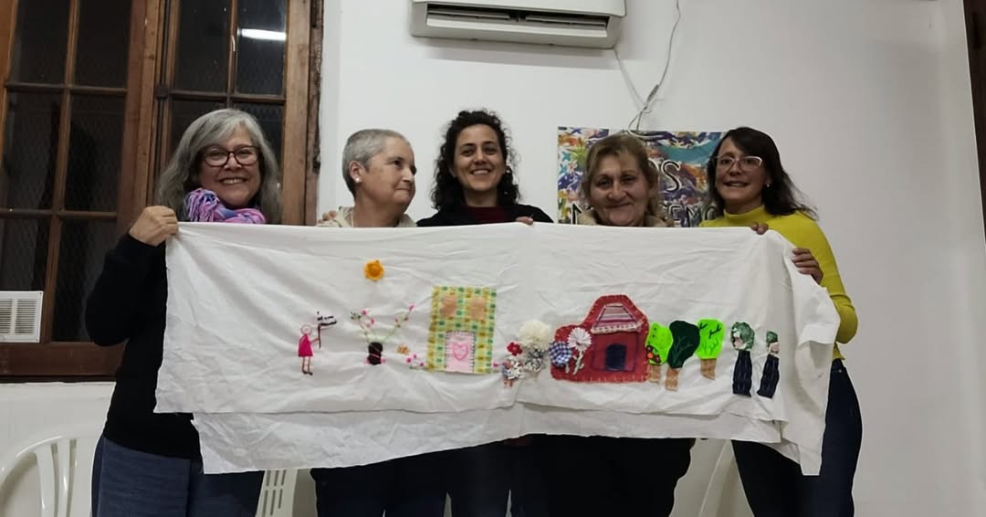 Finalizó con éxito el taller de bordado y collage textil comunitario