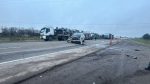 Fuerte choque entre camioneta y auto en Ruta 5