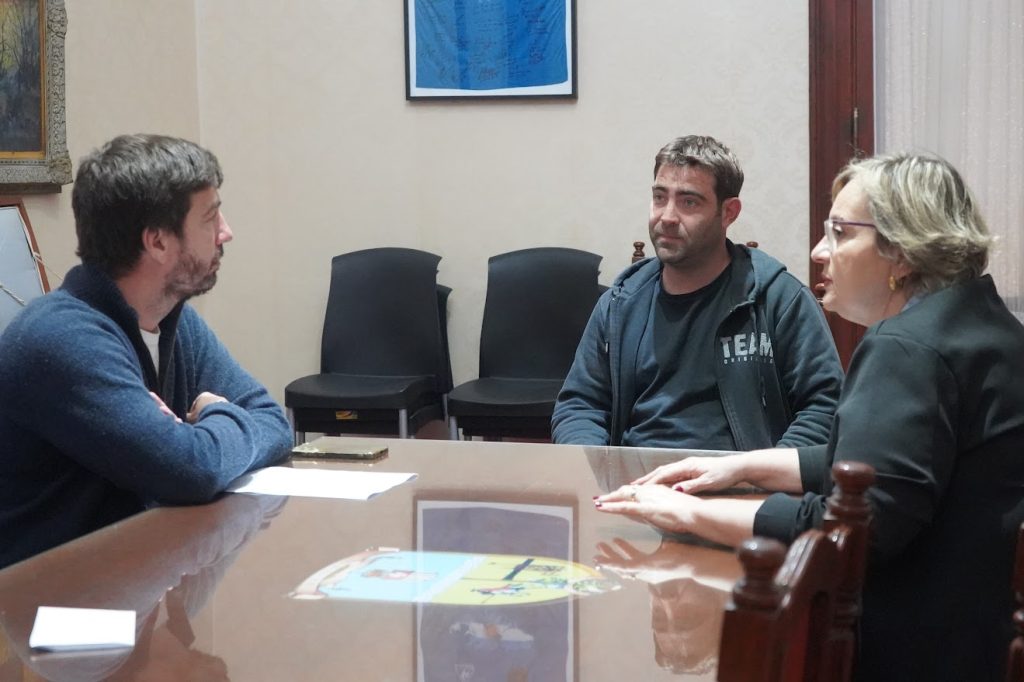 Ustarroz firma decreto por nueva entrega de fondos para el destacamento de Bomberos en Gowland